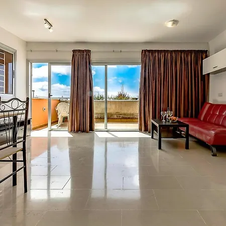 Strelitzia Park Apartahotel 3*