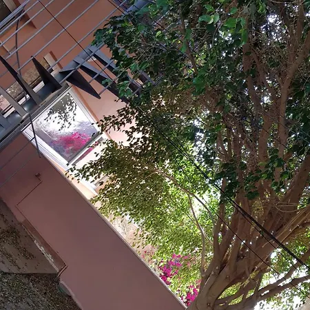 Strelitzia Park מלון דירות 3*